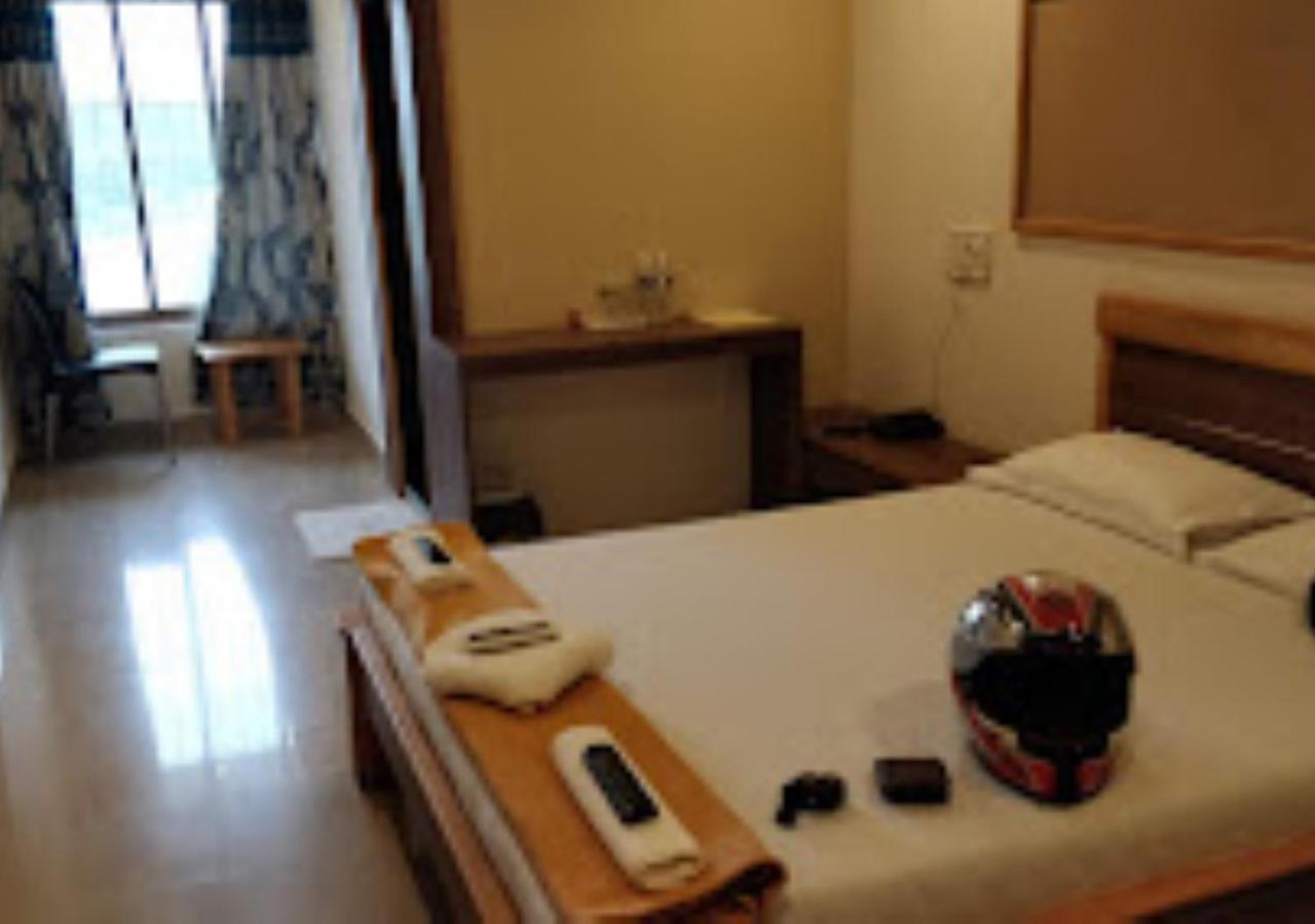 Hotel Jaltarang Kalmath Kankavali Luaran gambar